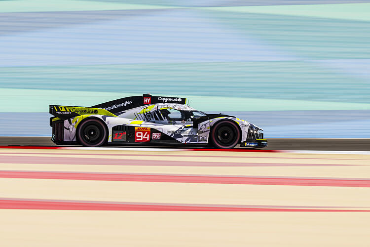 94 DUVAL Loic (fra), JAKOBSEN Malthe (dnk), POURCHAIRE Théo (fra), Peugeot TotalEnergies, Peugeot 9X8 #94, Hypercar, action during the 8 Hours of Bahrain 2025, 8th round of the 2025 FIA World Endurance Championship, from November 6 to 8, 2025 on the Bahrain International Circuit in Sakhir, Bahrain - Photo Charly Lopez / DPPI