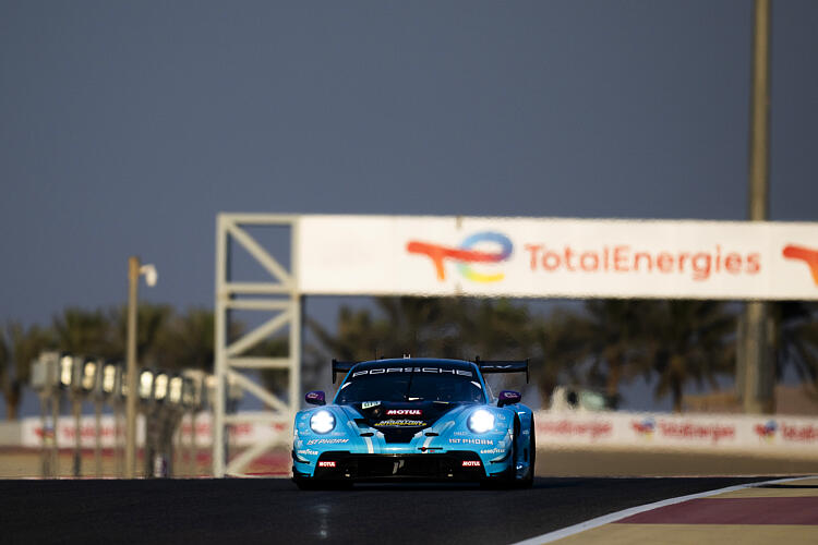 92 HARDWICK Ryan (usa), LIETZ Richard (aut), PERA Riccardo (ita), Manthey 1st Phorm, Porsche 911 GT3 R (992) #92, LM GT3, action during the 8 Hours of Bahrain 2025, 8th round of the 2025 FIA World Endurance Championship, from November 6 to 8, 2025 on the Bahrain International Circuit in Sakhir, Bahrain - Photo Fabrizio Boldoni / DPPI
