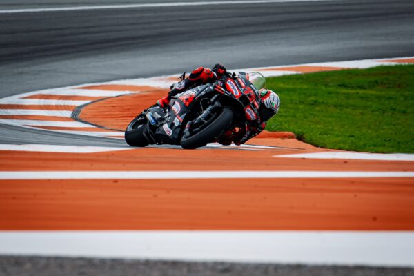 GP de Valencia 2025, Course : Marco Bezzecchi gagne, doublé pour Aprilia