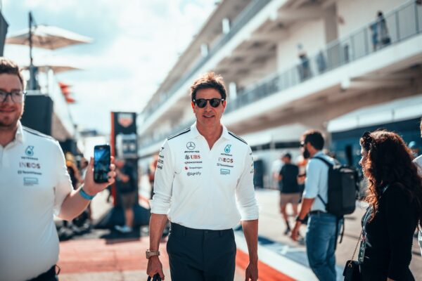 Toto Wolff envisage de céder une partie de ses parts dans Mercedes F1