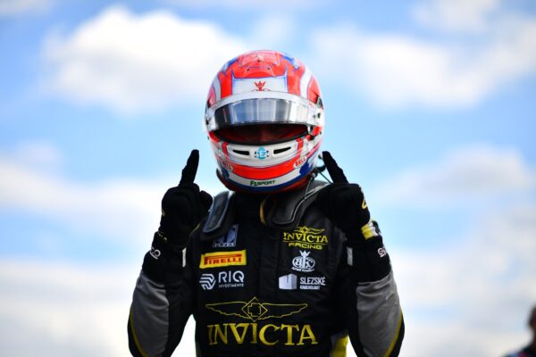Roman Stanek réalise la pole position à Abu Dhabi en FIA F2