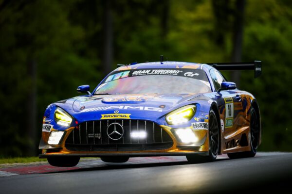 24 Heures du Nürburgring, H+21 : La course bascule !