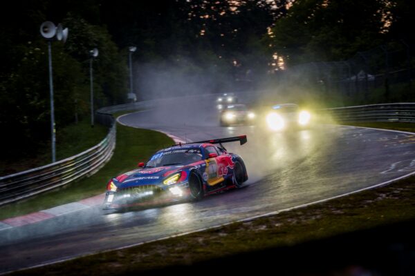 24 Heures du Nürburgring, H+6 : Winward Racing en maîtrise