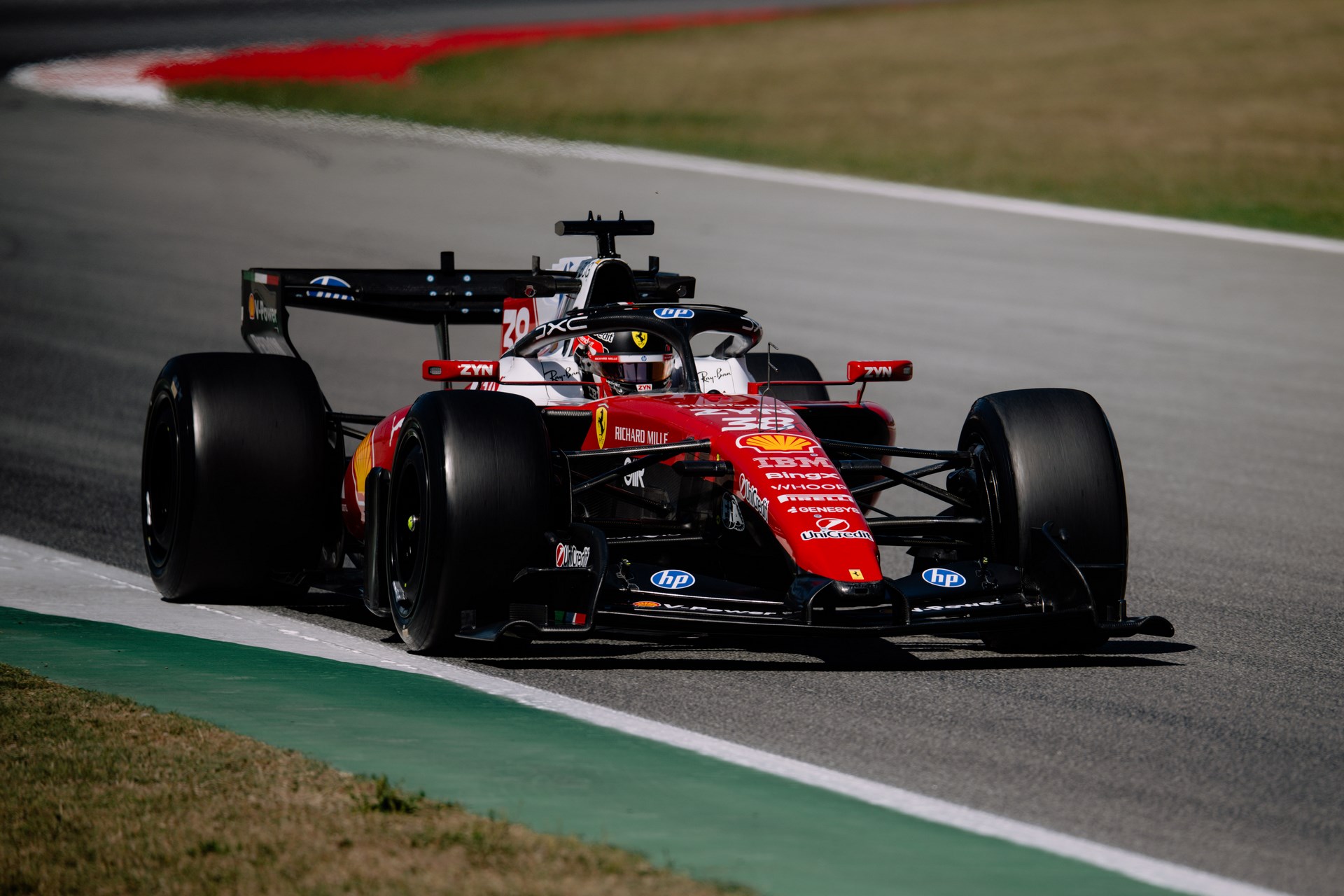 Arthur Leclerc aux essais Pirelli de Barcelone 2026