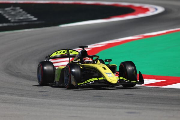 Kush Maini et Rafael Camara victorieux à Barcelone en FIA F2