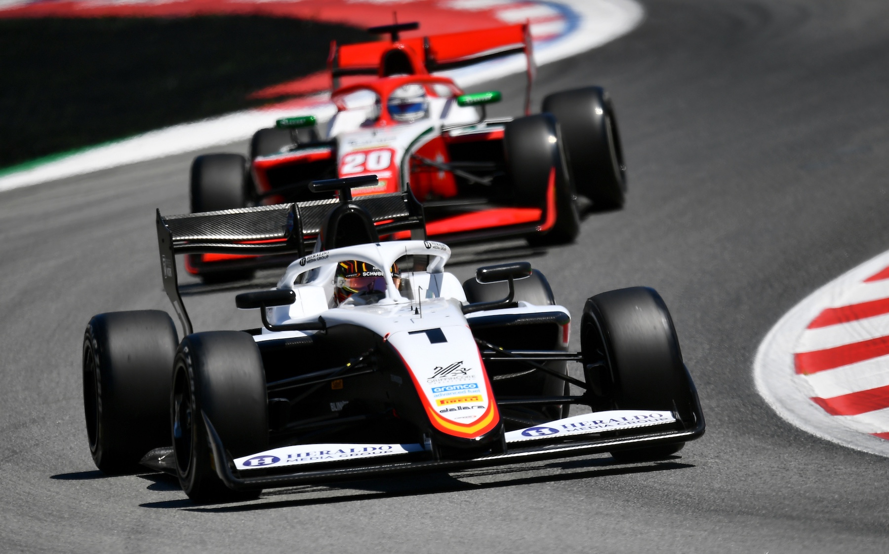 Theophile Nael au volant de sa monoplace en plein virage