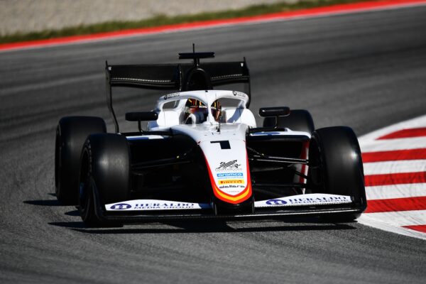 Nouvelle pole position pour Théophile Naël à Barcelone en FIA F3