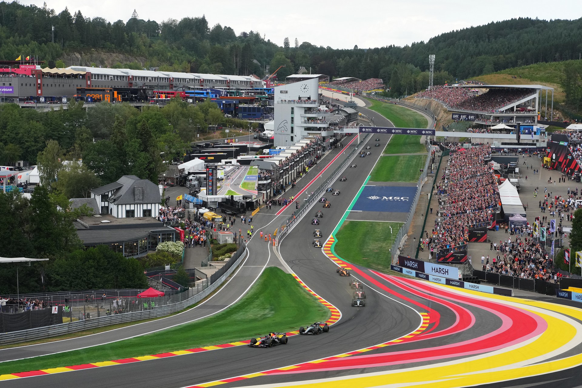 Verstappen sur le podium du GP de Belgique 2026