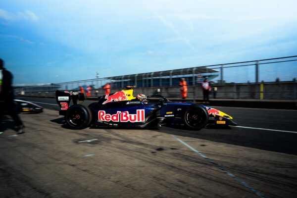 Jin Nakamura et Ernesto Rivera s'imposent en FIA F3 en Belgique