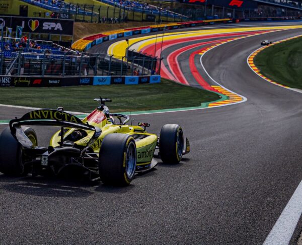 Rafael Camara réalise la pole position en Belgique en FIA F2