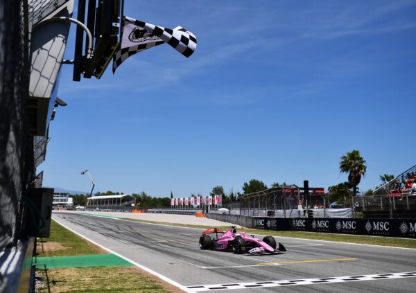 Kush Maini réalise la pole position en Hongrie en FIA F2