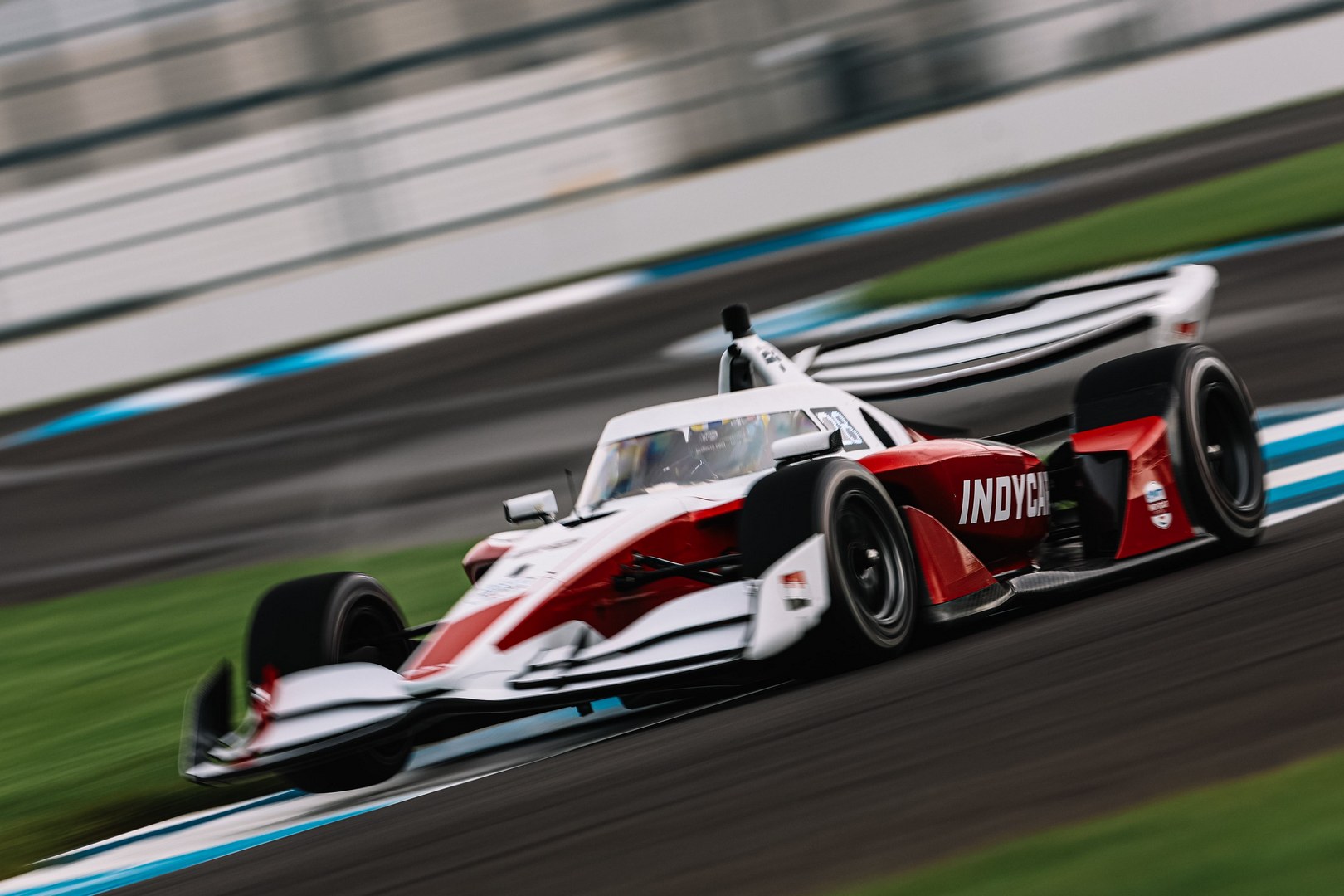 Baptême en piste de la Dallara IR-28 avec Alex Rossi
