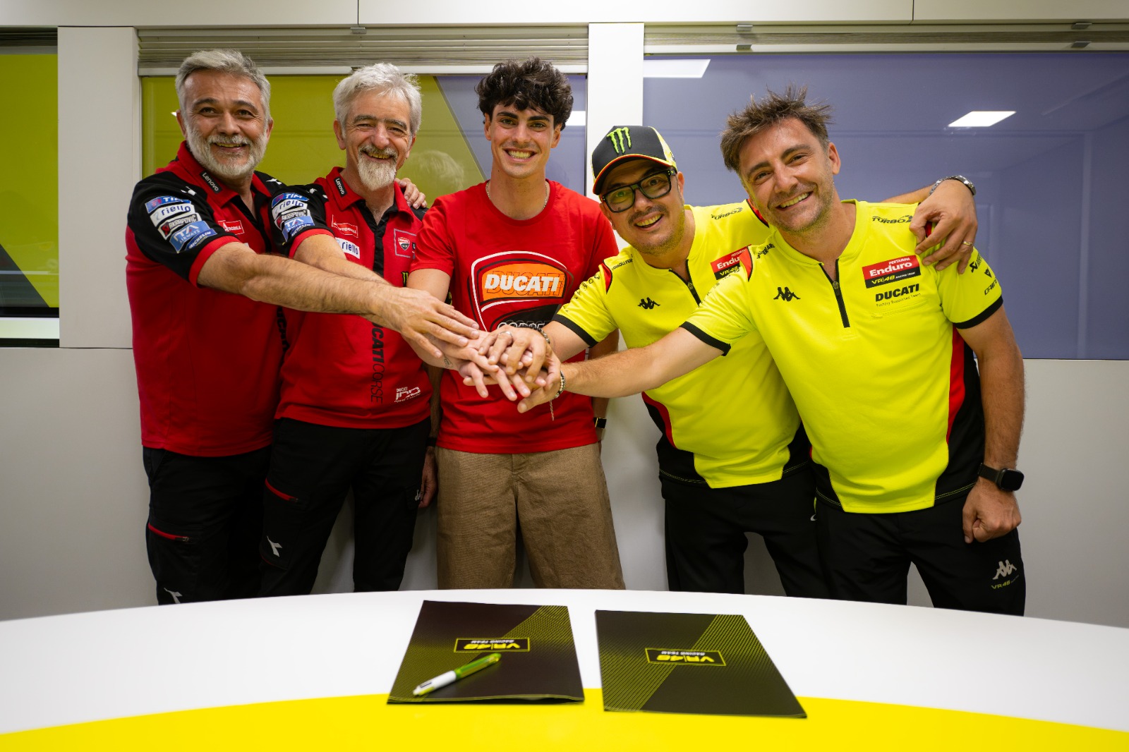 Signature Fermin Aldeguer avec VR46 Ducati
