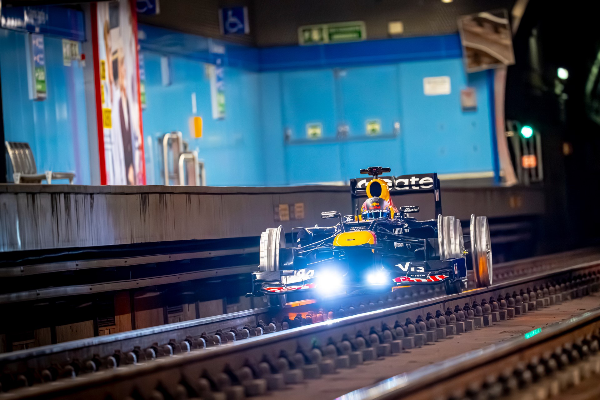 Patrick Friesacher dans la Red Bull RB8 'Metro'