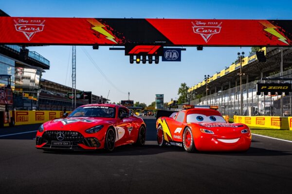Flash McQueen et Mercedes célèbrent Cars à Monza