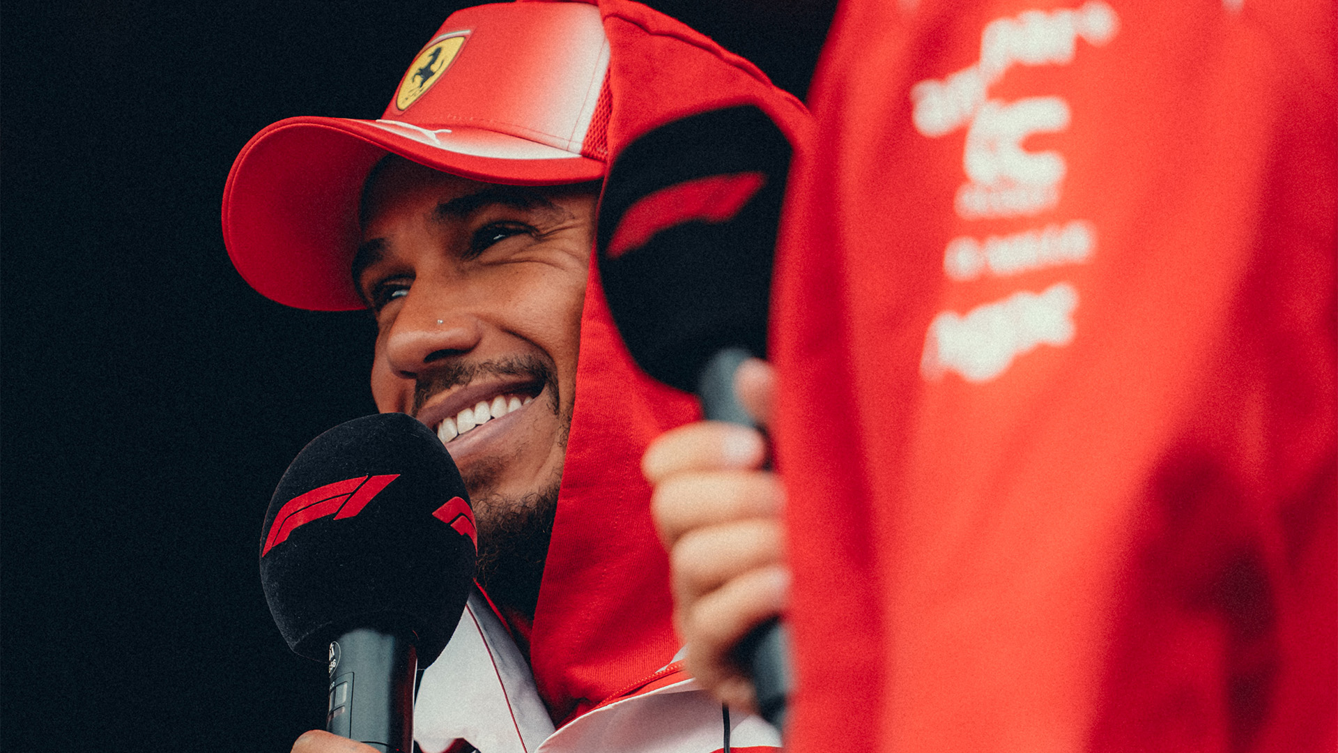 Lewis Hamilton au micro à Zandvoort 2026