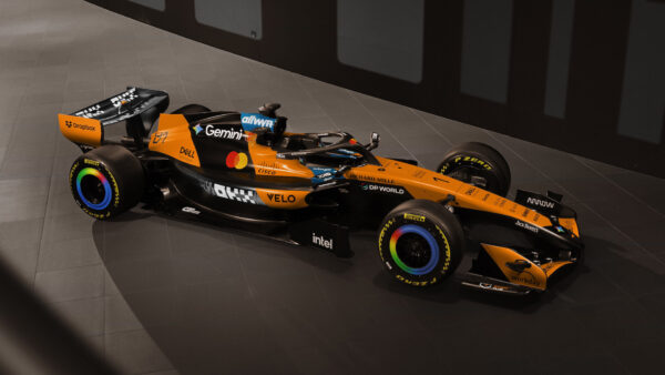 McLaren dégaine une livrée spéciale et l'aileron H-Wing