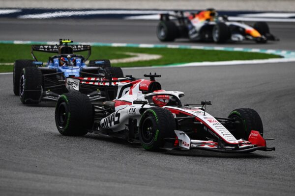 Ocon ironise sur la contre-performance de Haas à Sepang